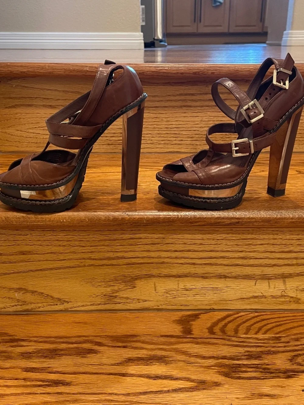 Brian Atwood Brown Leather Gold Trim Strappy Platform Sandals 6 - Picture 6 of 7